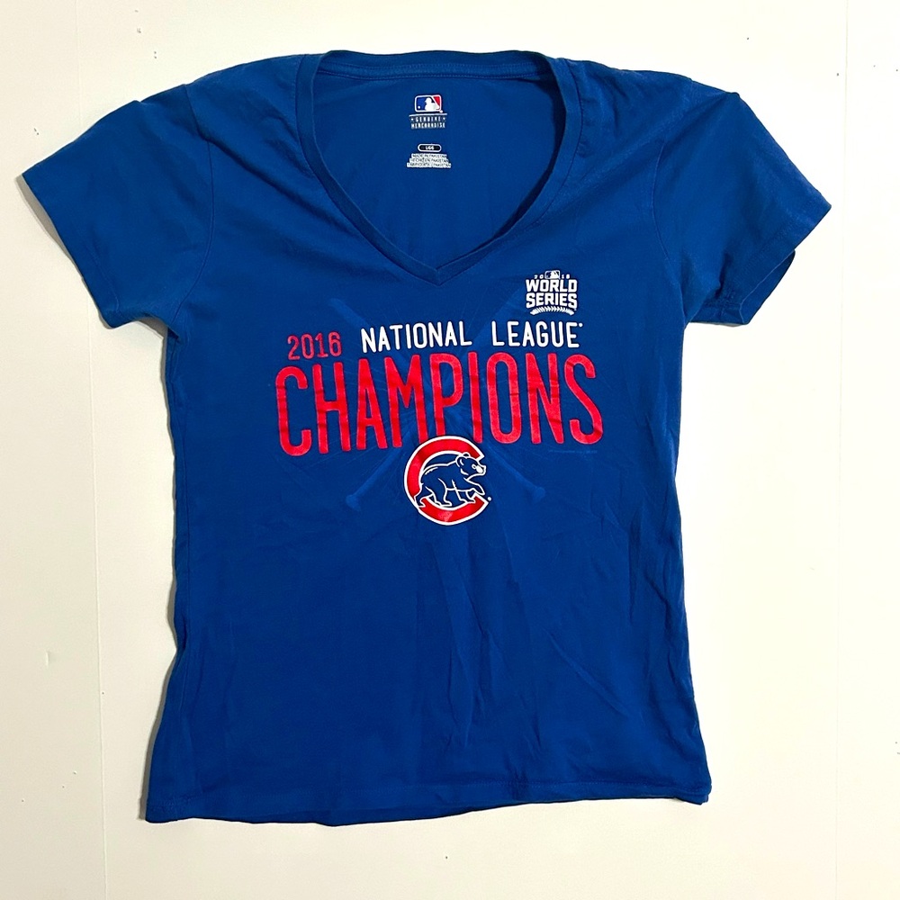 2016 National Championships Official Chicago Cubs V-Neck Woman’s Large shirt